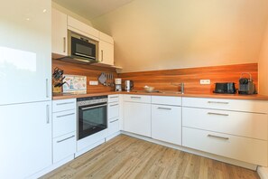 Fridge, microwave, oven, stovetop - Appartement Seestern (Sylt)