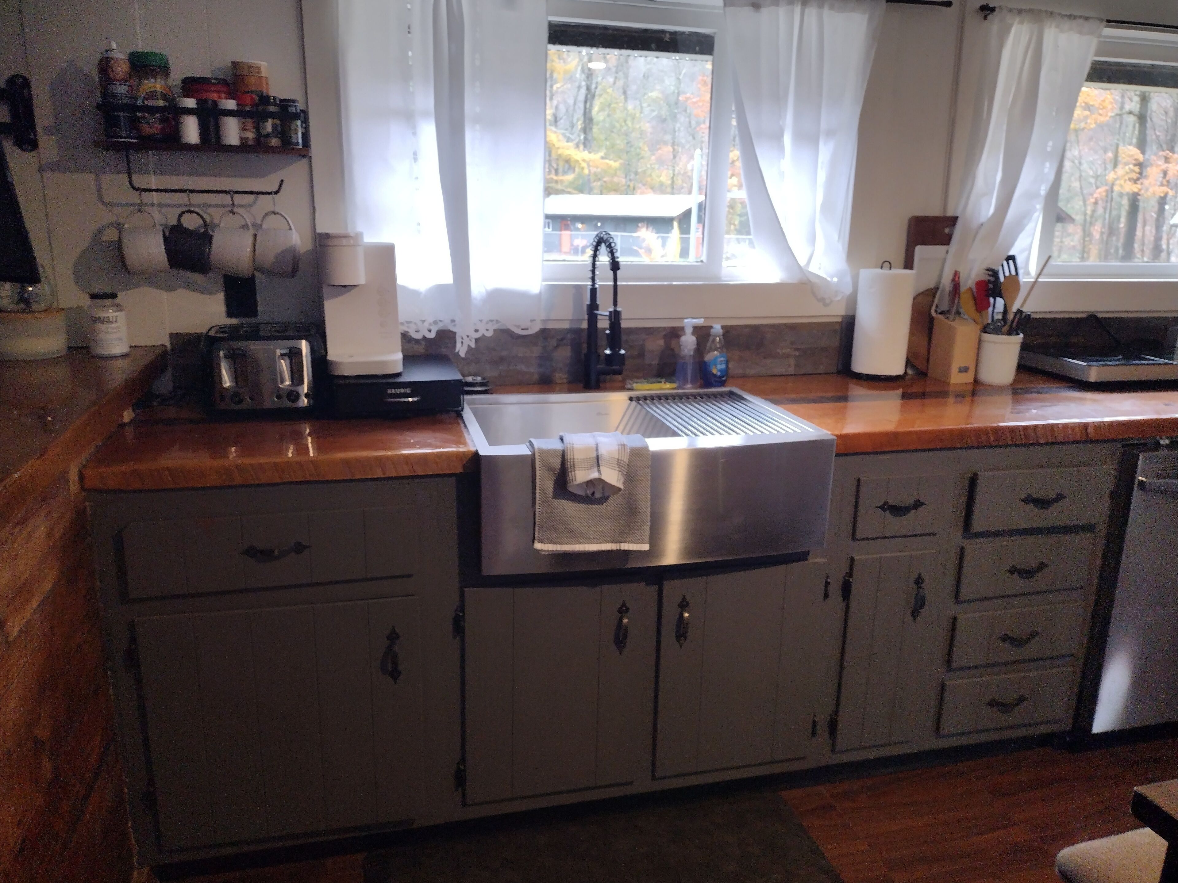 Frigorifero, microonde, forno, piano cottura