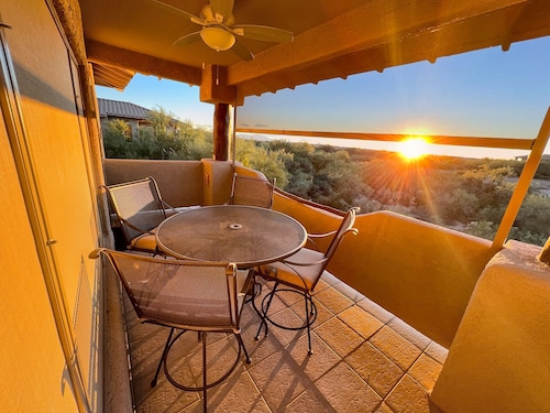 Luxury Vistoso Resort Casita overlooking Nature Preserve-VIEWS! Heated pool, spa