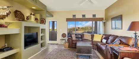 Televisor intel·ligent, reproductor de DVD i llibres