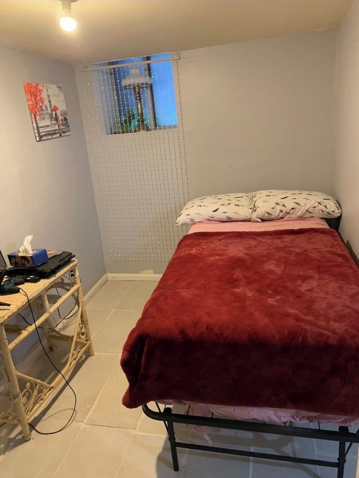 Pleasant Apartment (King St W) - great location!