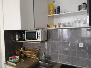 Fridge, microwave, stovetop, coffee/tea maker - Orleans Studio - Near Train Station (ORLEANS)