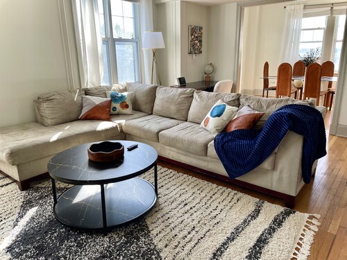 Soulful & Central 2/2 w Pool- Bordering Forest Prk