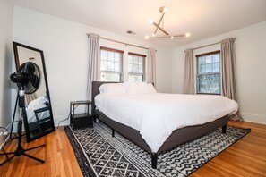 4 habitaciones, tabla de planchar con plancha y cuna de viaje 