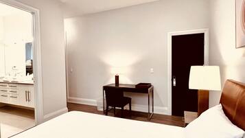 3 bedrooms, desk, WiFi, bed sheets