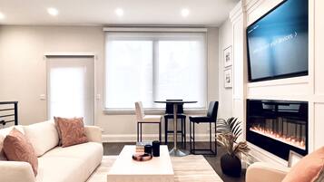 Smart TV, fireplace, stereo