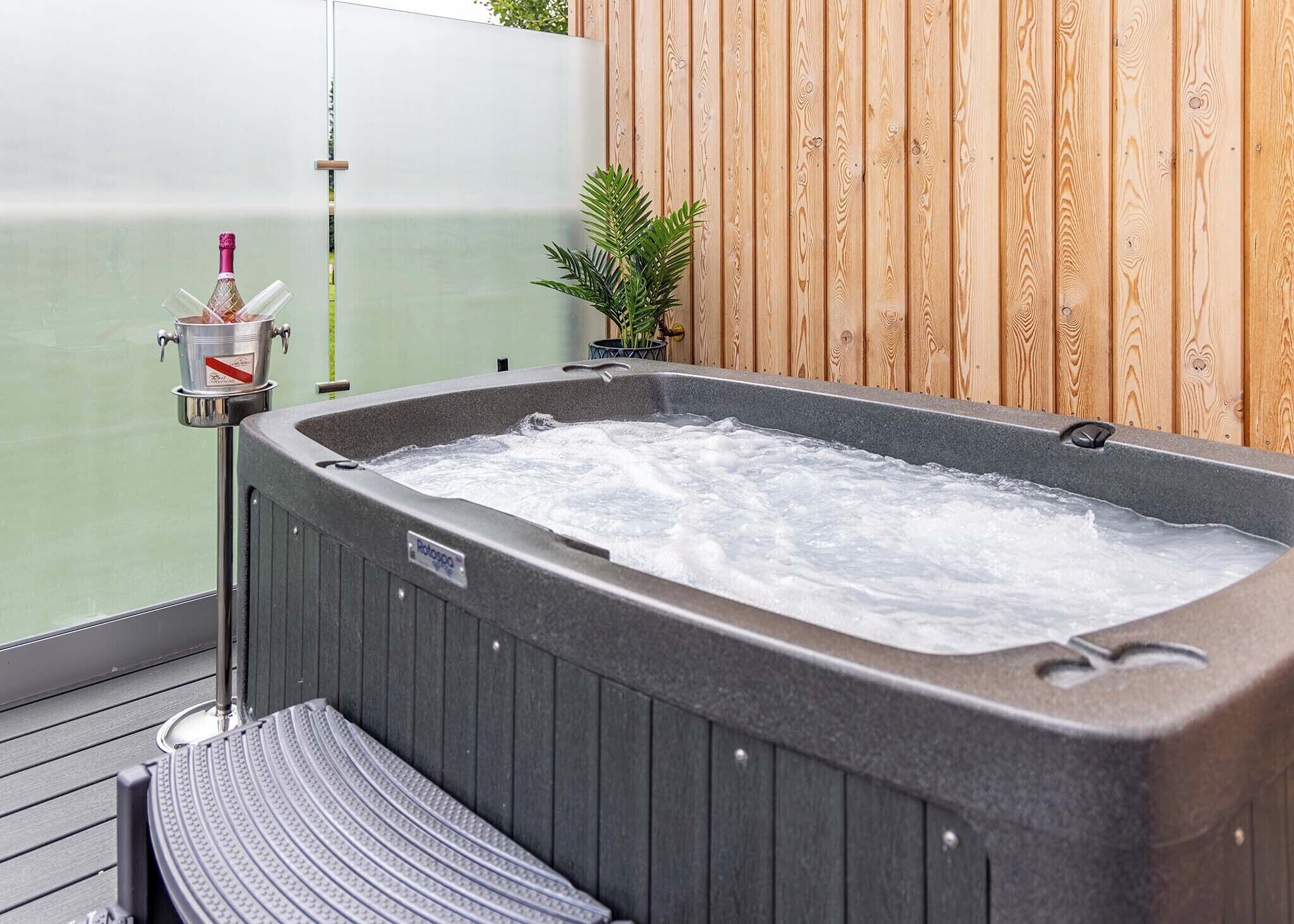 Outdoor spa tub