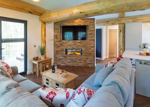 3 bedroom accommodation in Ellesmere