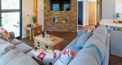 3 bedroom accommodation in Ellesmere