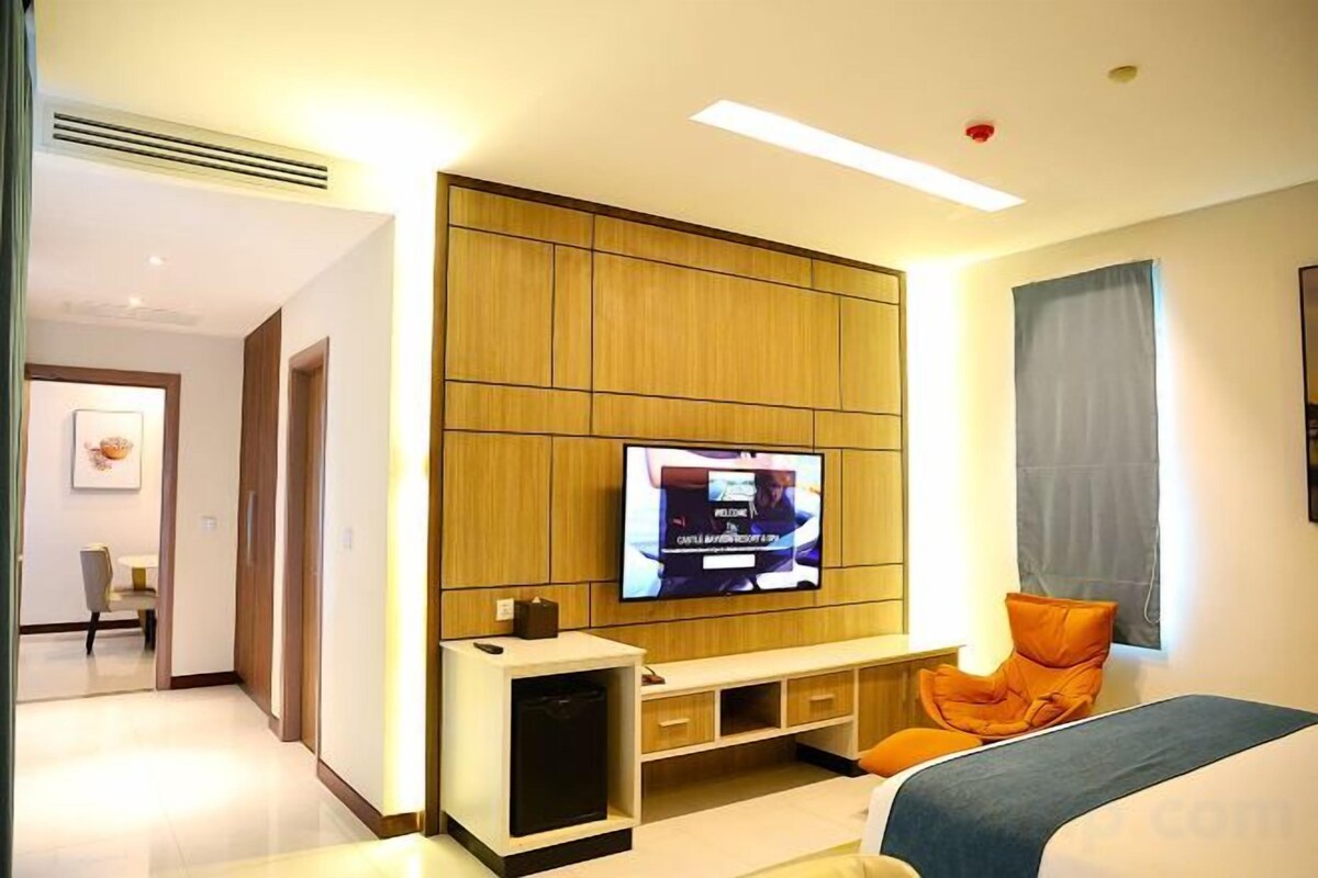 Premium bedding, down comforters, pillowtop beds, minibar
