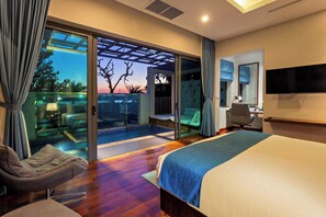 One Bedroom Pool Villa | In-room dining - CASTLE BAYVIEW RESORT & SPA (Kampot)