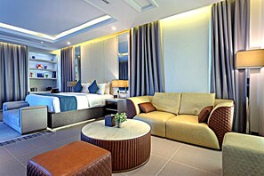 Junior Suite, Pool View | Room amenity