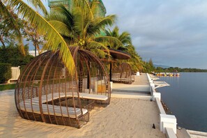 Beach/ocean view - CASTLE BAYVIEW RESORT & SPA (Kampot)