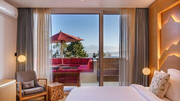Terraces Suite With Jacuzzi | Premium bedding, down comforters, free minibar, in-room safe