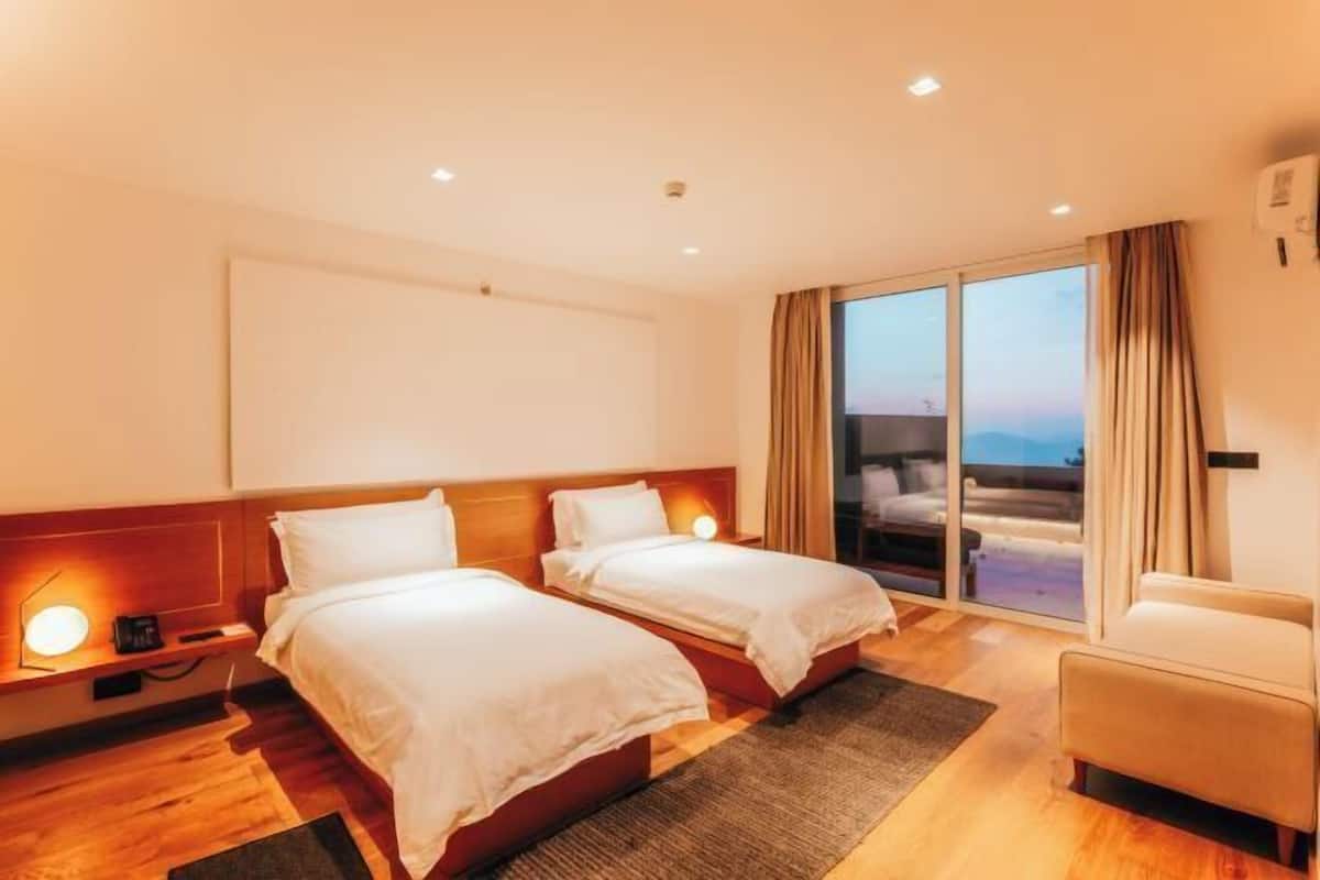 1 bedroom, premium bedding, down duvets, free minibar