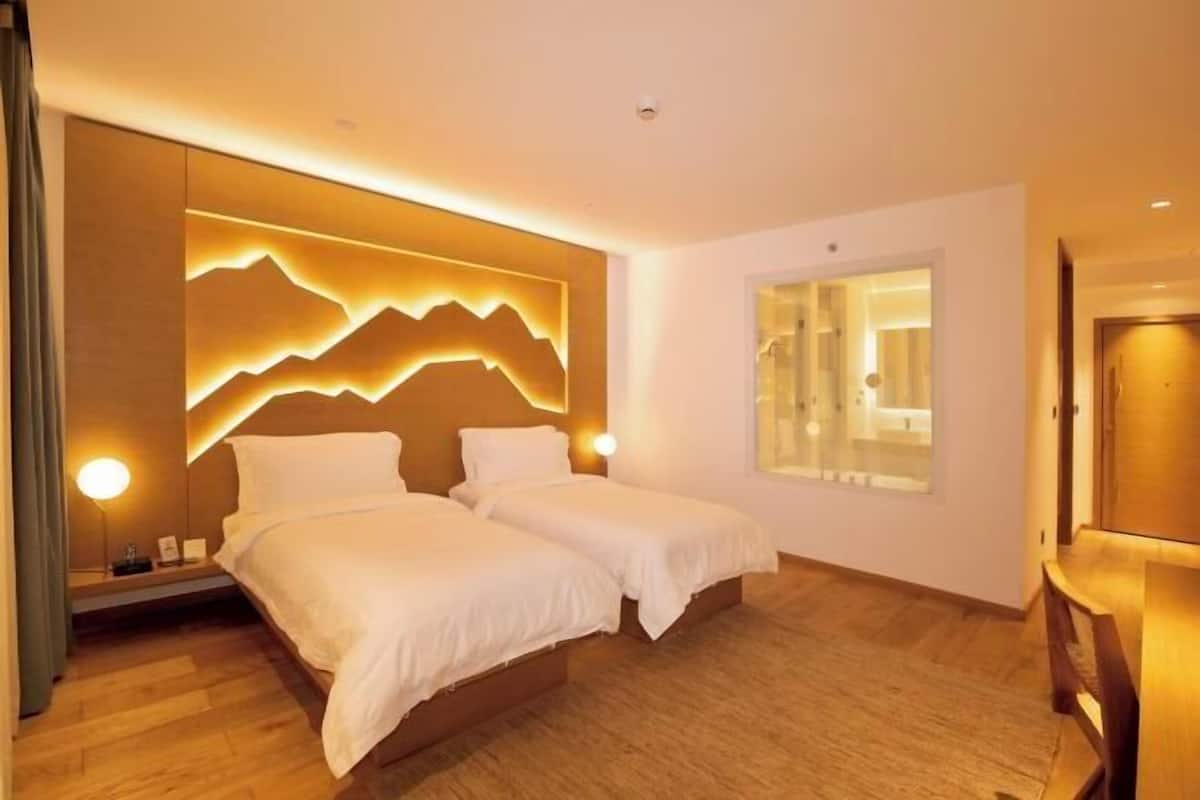 1 bedroom, premium bedding, down duvets, free minibar