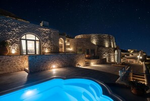 Outdoor pool - 5 bedroom luxury villa with pool and sea views (Pyrgos Kallistis)