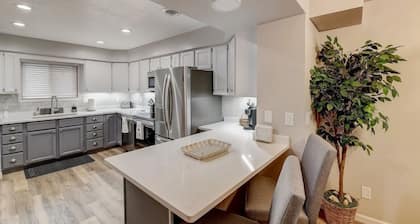 Lakefront Luxury 212 · Lakefront Luxury for Families or Couples