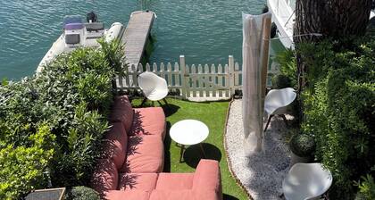 Fully renovated fisherman's house, due west, 12x4m mooring