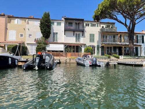 Fully renovated fisherman's house, due west, 12x4m mooring