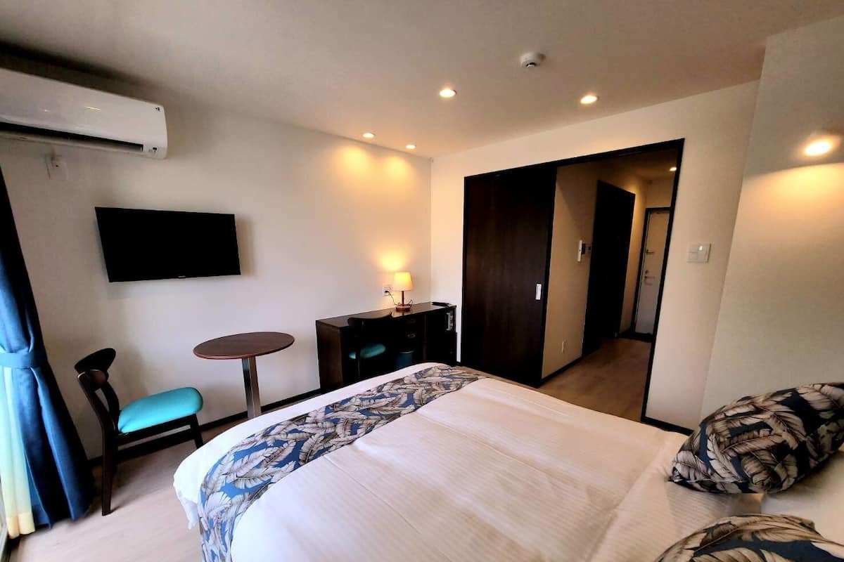 Cortinas blackout, tabla de planchar con plancha y wifi gratis