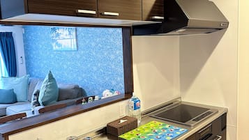 Apartamento Deluxe, 2 habitaciones | Cocina privada | Microondas y placa de cocina