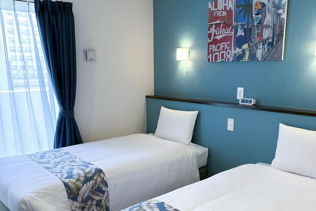 Cortinas blackout, tabla de planchar con plancha y wifi gratis