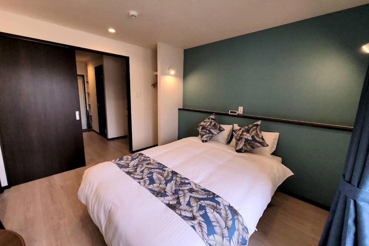 Cortinas blackout, tabla de planchar con plancha y wifi gratis