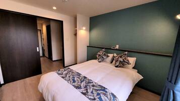 Blendingsgardiner, strykejern/-brett, wi-fi (inkludert) og sengetøy