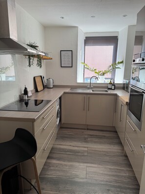 Mikrobølgeovn, ovn og kokeplater