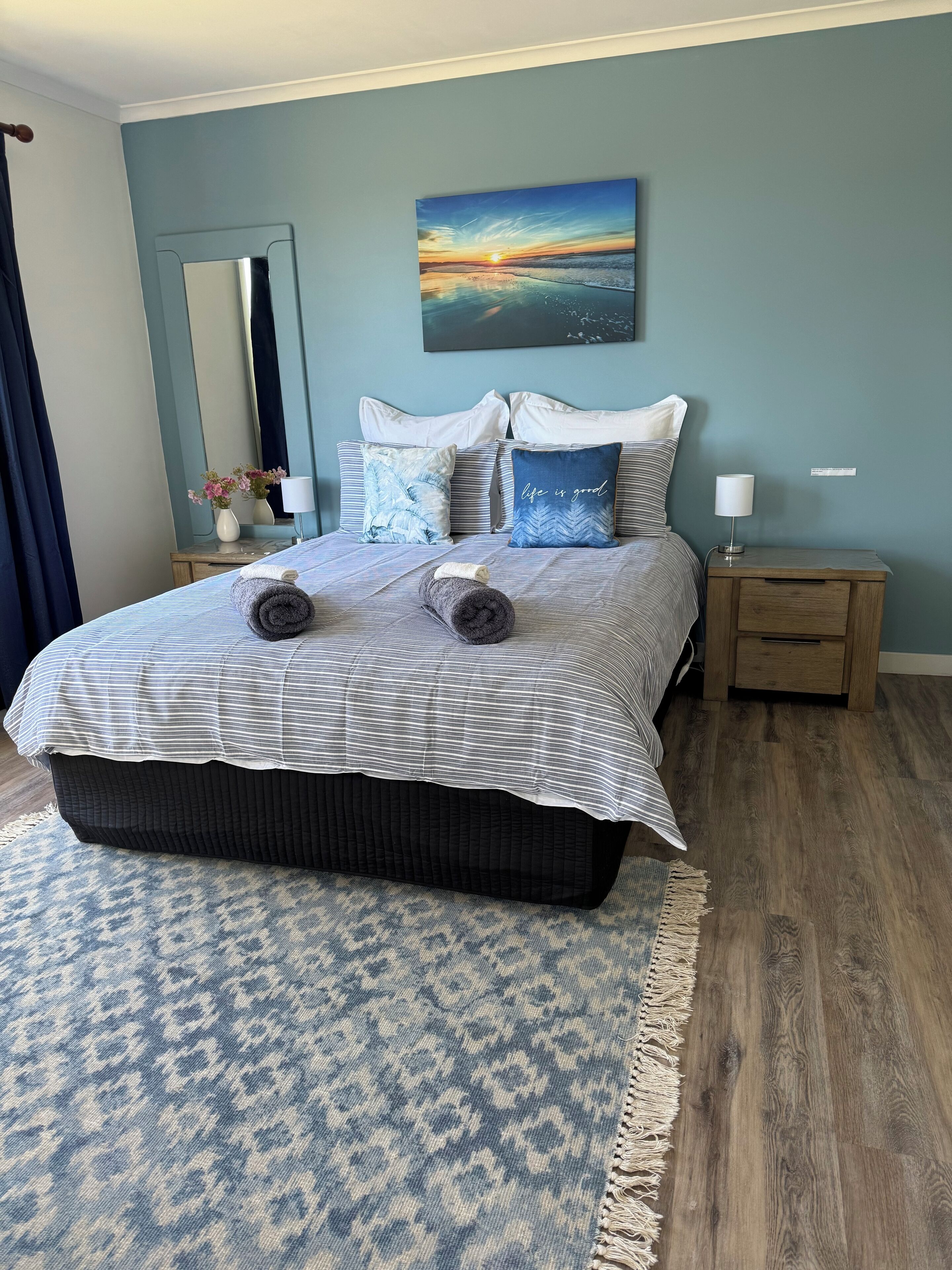3 bedrooms, desk, iron/ironing board, travel cot