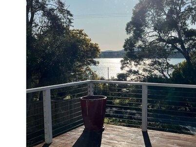 Peaceful -Local Wine & Tamar River Views/Pets Allowed