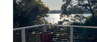 Peaceful -Local Wine & Tamar River Views/Pets Allowed