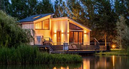 Water Lily Lakeside Lodge