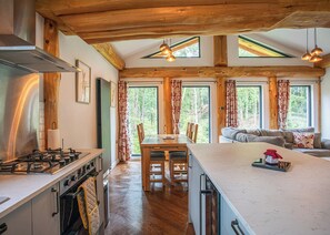 Køleskab, ovn, kogeplade, opvaskemaskine