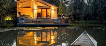 Honeybee Lakeside Lodge