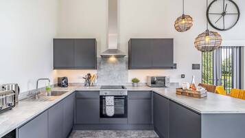 Fridge, oven, stovetop, toaster