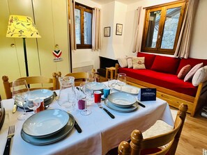 Dining - Cozy studio near slopes, parking, wifi (Méribel)