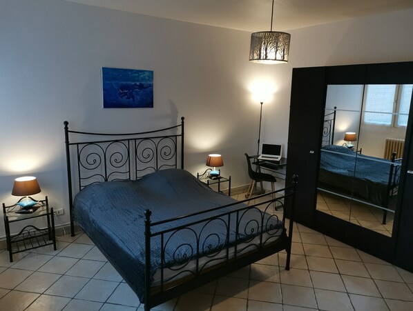 1 bedroom, in-room safe, desk, iron/ironing board