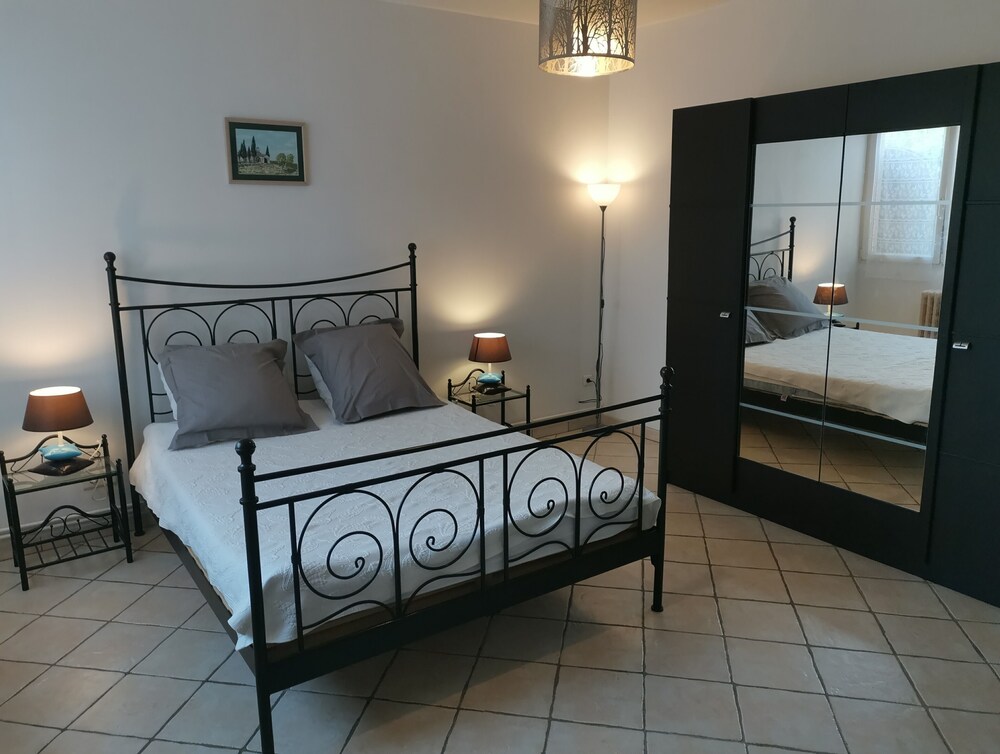 Dole furnished rental le Comté wifi parking terrace patio near town