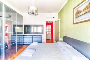 2 bedrooms, iron/ironing board, internet, bed sheets - JJ'S Place Trieste Apartment (Trieste)