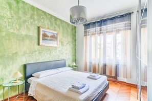 2 bedrooms, iron/ironing board, Internet, bed sheets