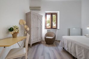 2 bedrooms, iron/ironing board