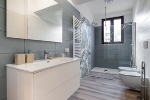 Dusche, Bidet