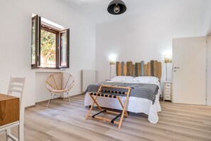 2 bedrooms, iron/ironing board