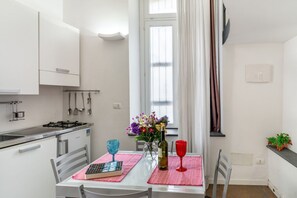 Fridge, microwave, stovetop, electric kettle