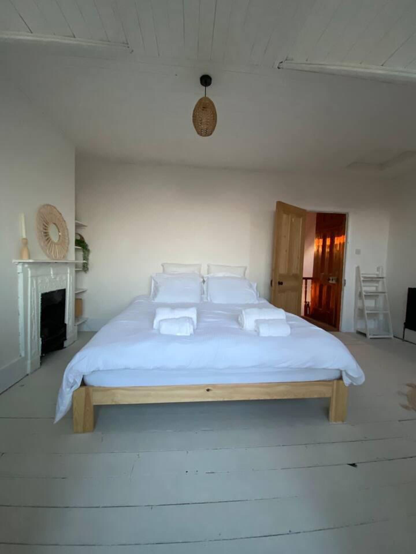 House | 4 bedrooms, free WiFi, bed sheets