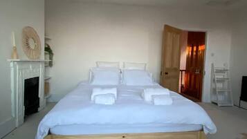 House | 4 bedrooms, free WiFi, bed sheets