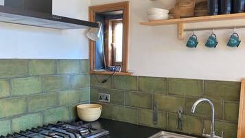 Rumah | Dapur pribadi | Lemari es, microwave, oven, dan kompor