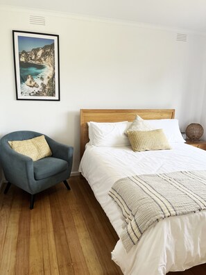 2 bedrooms, free WiFi, bed sheets - CAPEL SOUND SOUL ESCAPE COSY BEACH HOUSE
Newly furnished and renovated (Capel Sound)